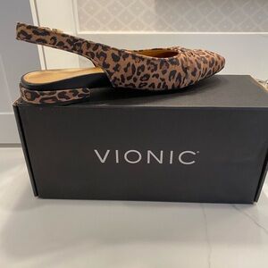 Vionic Lynda Slingback flat. Size 9.5